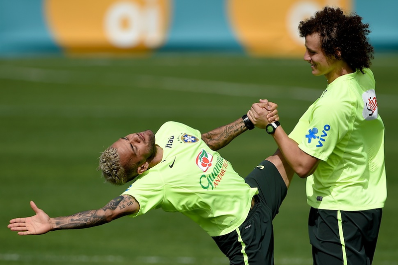Illustration for article titled Dani Alves And David Luiz Love Stretching Together Very Awkwardly